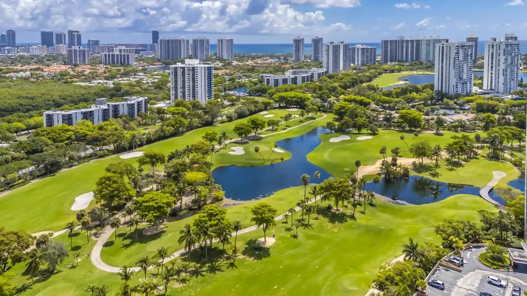 20335 W Country Club Aventura FL 33180