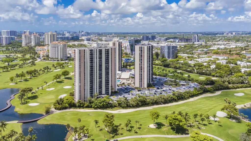 20335 W Country Club Aventura FL 33180
