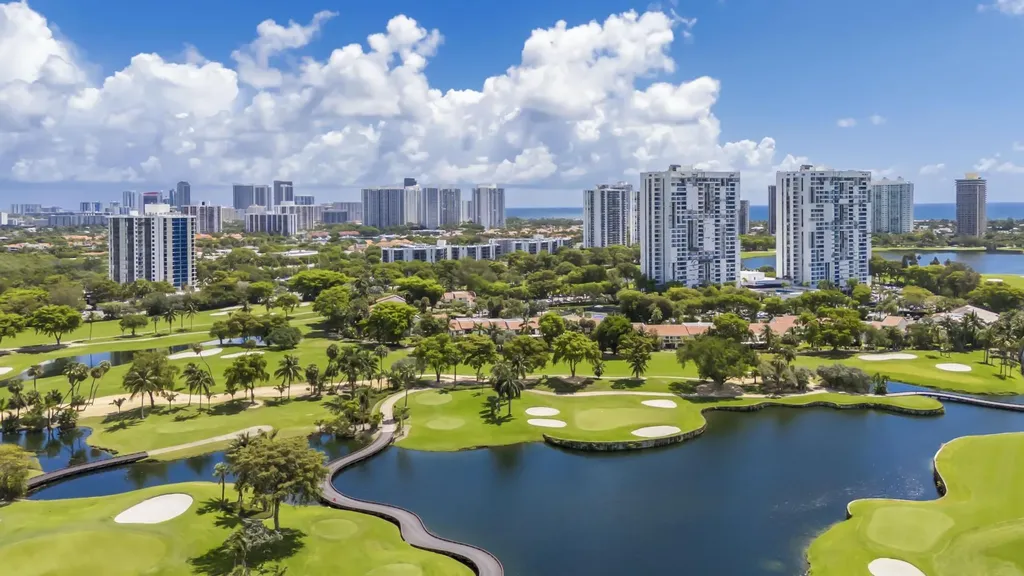 20335 W Country Club Aventura FL 33180