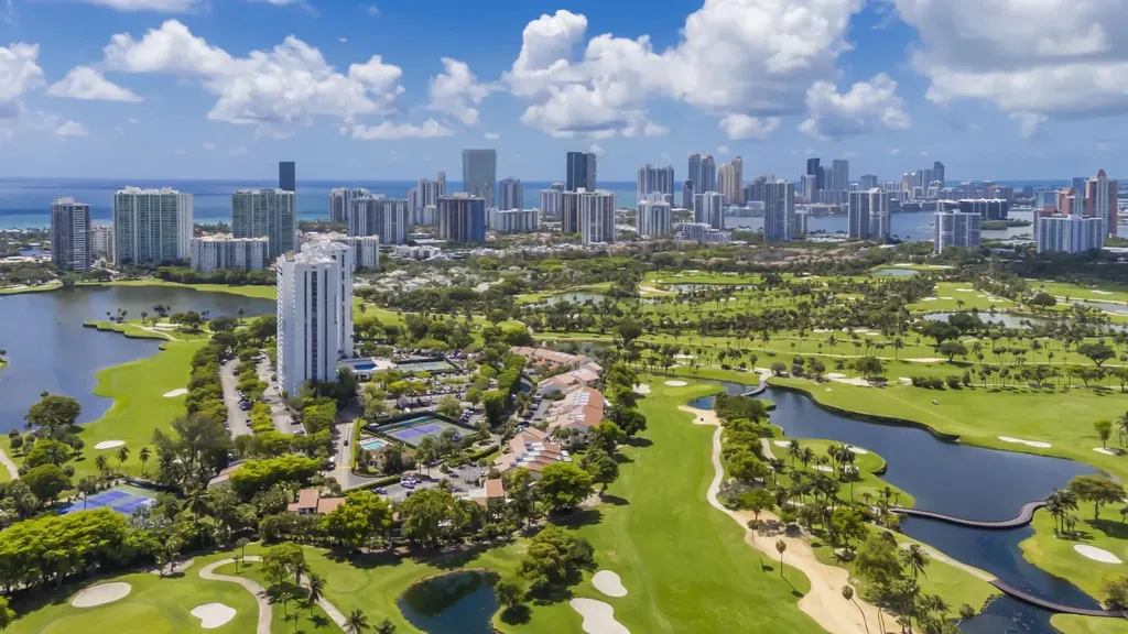 20335 W Country Club Aventura FL 33180