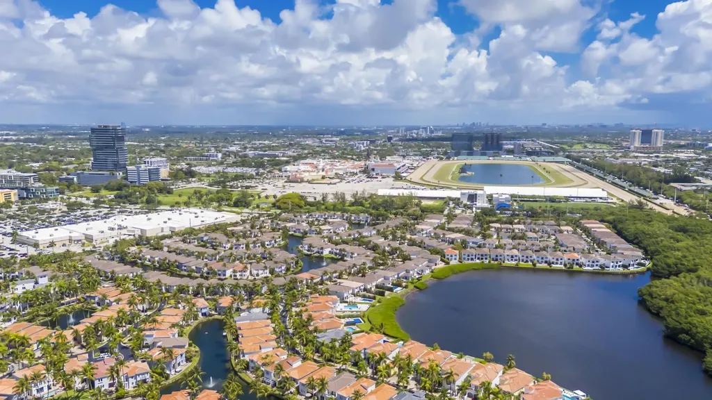 20335 W Country Club Aventura FL 33180