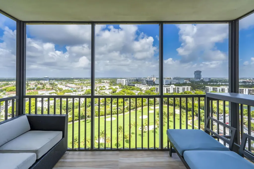 20335 W Country Club Aventura FL 33180