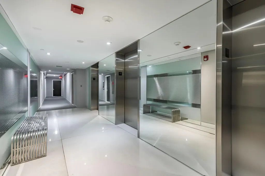 20335 W Country Club Aventura FL 33180