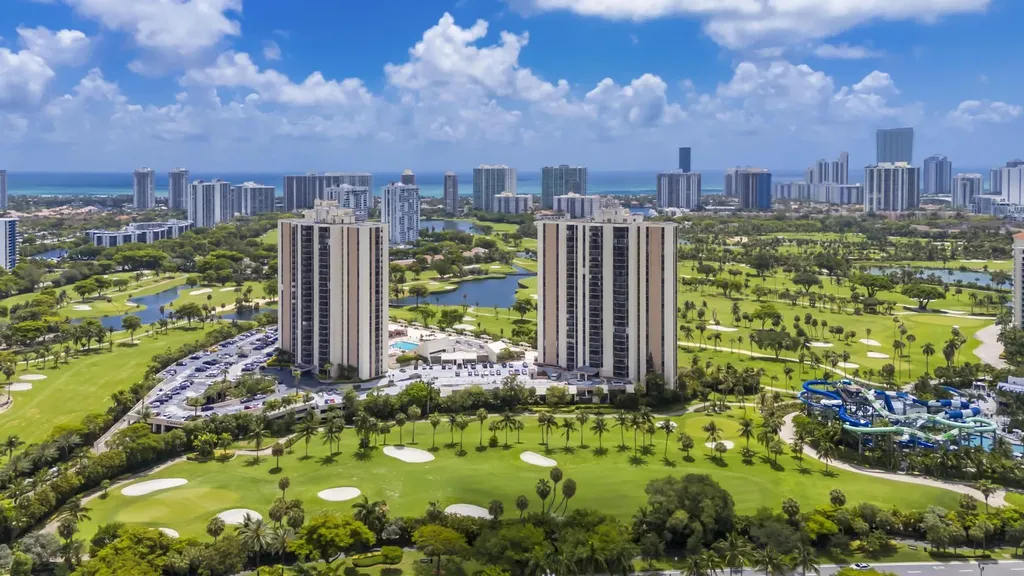 20335 W Country Club Aventura FL 33180