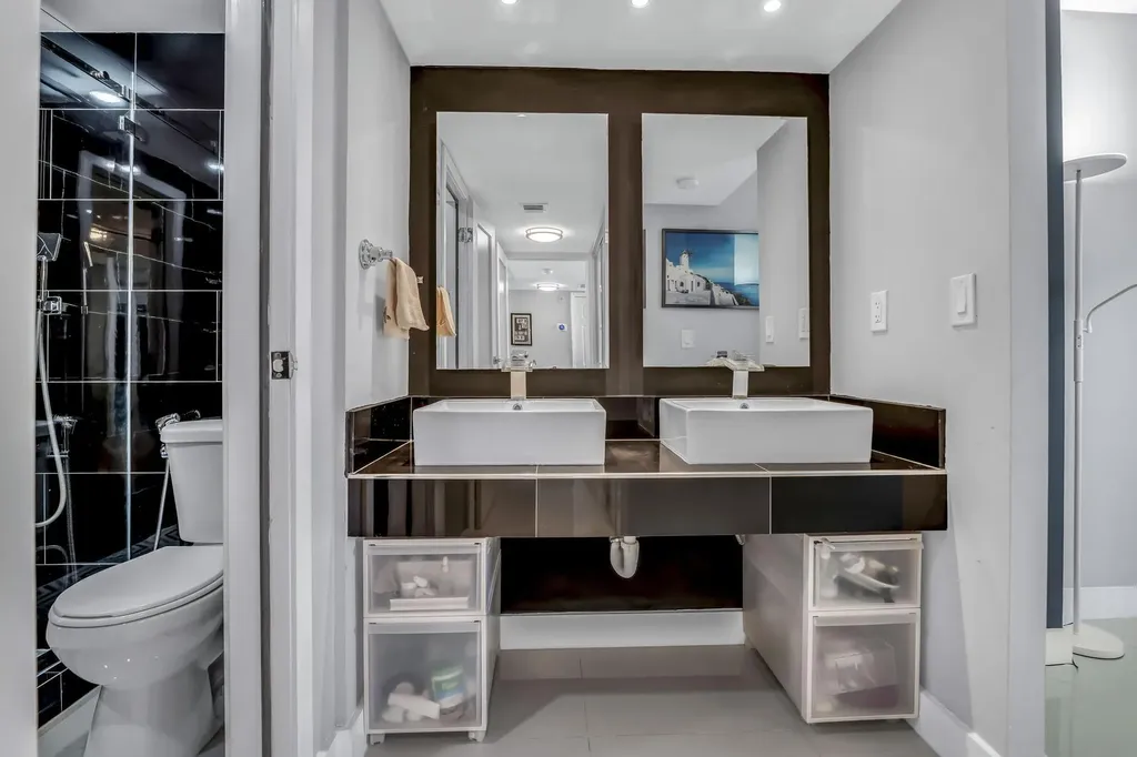 20335 W Country Club Aventura FL 33180