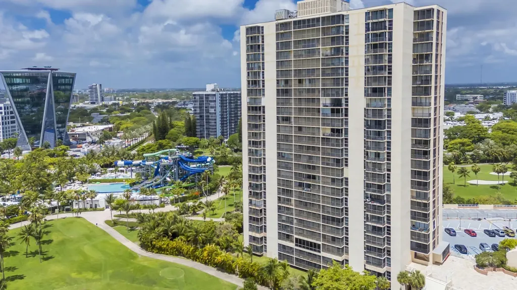 20335 W Country Club Aventura FL 33180