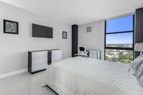 20335 W Country Club Aventura FL 33180