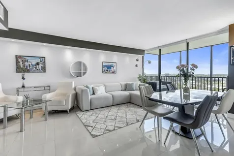 20335 W Country Club Aventura FL 33180