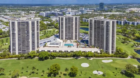 20335 W Country Club Aventura FL 33180