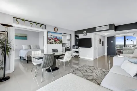 20335 W Country Club Aventura FL 33180