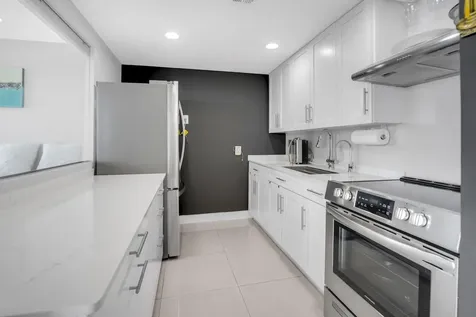 20335 W Country Club Aventura FL 33180