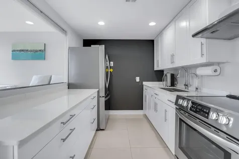 20335 W Country Club Aventura FL 33180