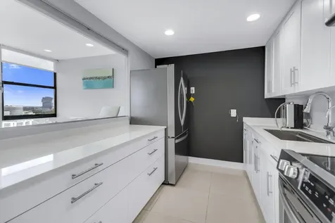 20335 W Country Club Aventura FL 33180