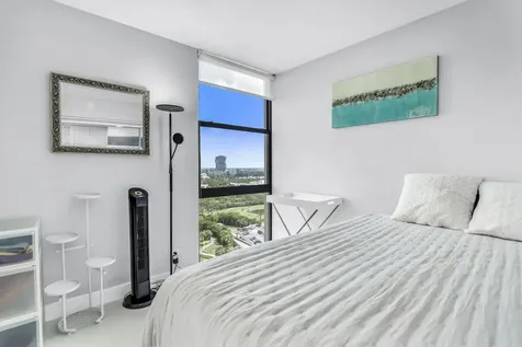 20335 W Country Club Aventura FL 33180