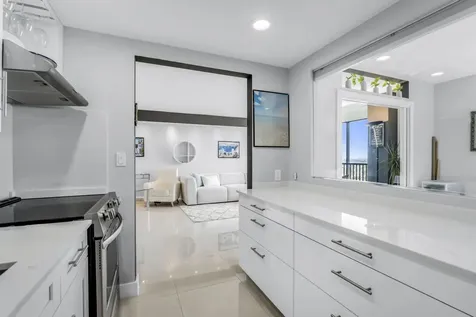 20335 W Country Club Aventura FL 33180