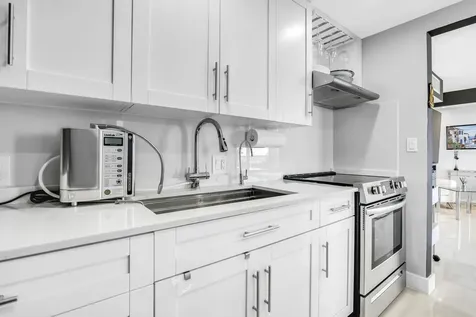 20335 W Country Club Aventura FL 33180