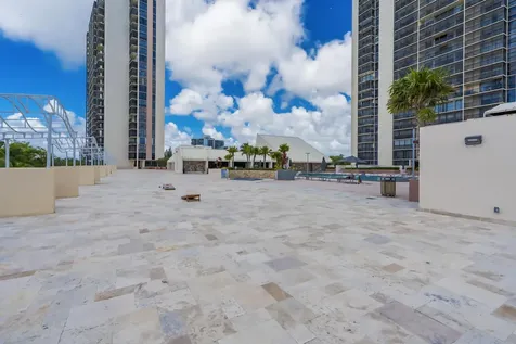 20335 W Country Club Aventura FL 33180