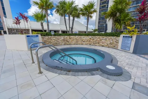 20335 W Country Club Aventura FL 33180