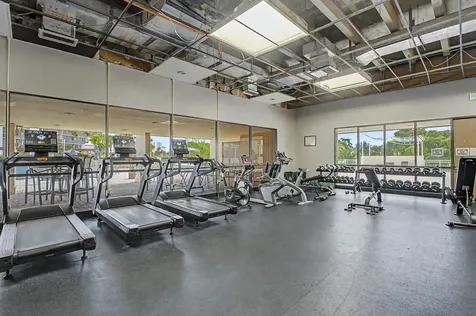 20335 W Country Club Aventura FL 33180