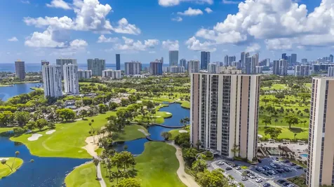 20335 W Country Club Aventura FL 33180