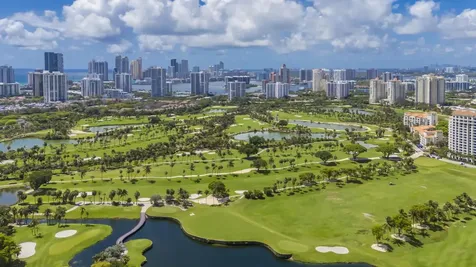 20335 W Country Club Aventura FL 33180