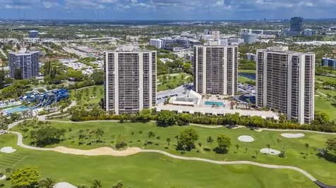 20335 W Country Club Aventura FL 33180