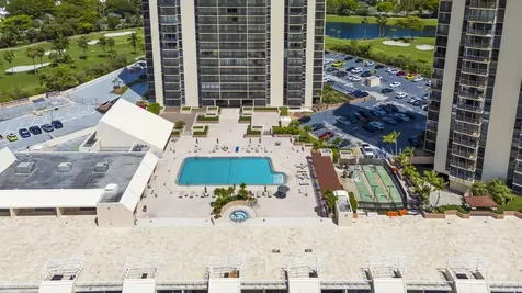 20335 W Country Club Aventura FL 33180