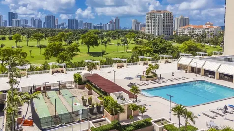 20335 W Country Club Aventura FL 33180