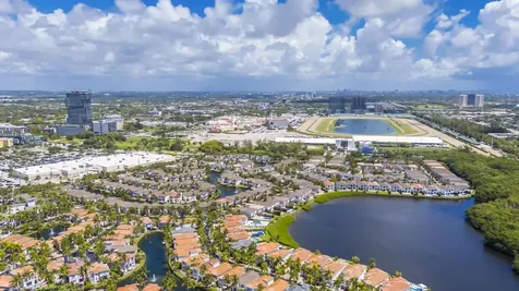 20335 W Country Club Aventura FL 33180