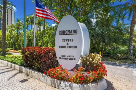 20335 W Country Club Aventura FL 33180