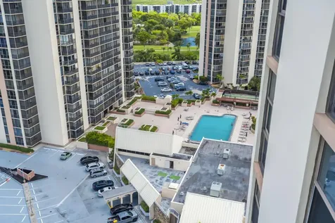 20335 W Country Club Aventura FL 33180