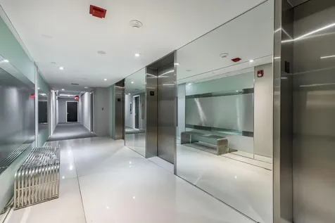 20335 W Country Club Aventura FL 33180