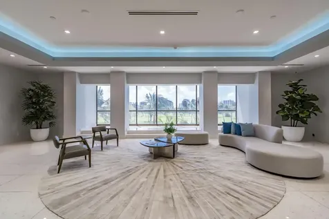 20335 W Country Club Aventura FL 33180