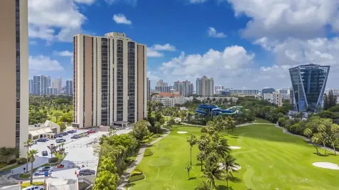20335 W Country Club Aventura FL 33180