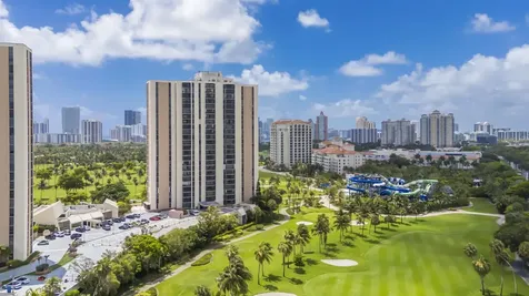 20335 W Country Club Aventura FL 33180