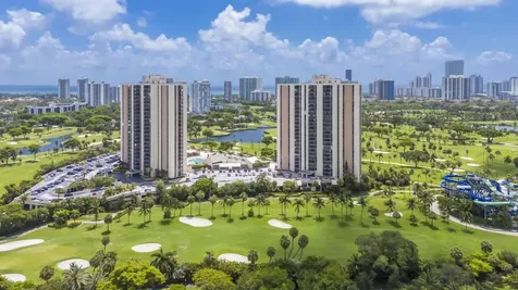 20335 W Country Club Aventura FL 33180