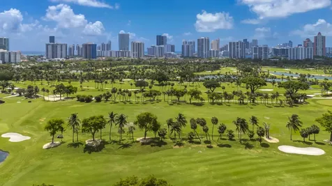 20335 W Country Club Aventura FL 33180