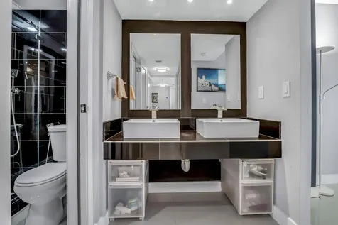 20335 W Country Club Aventura FL 33180
