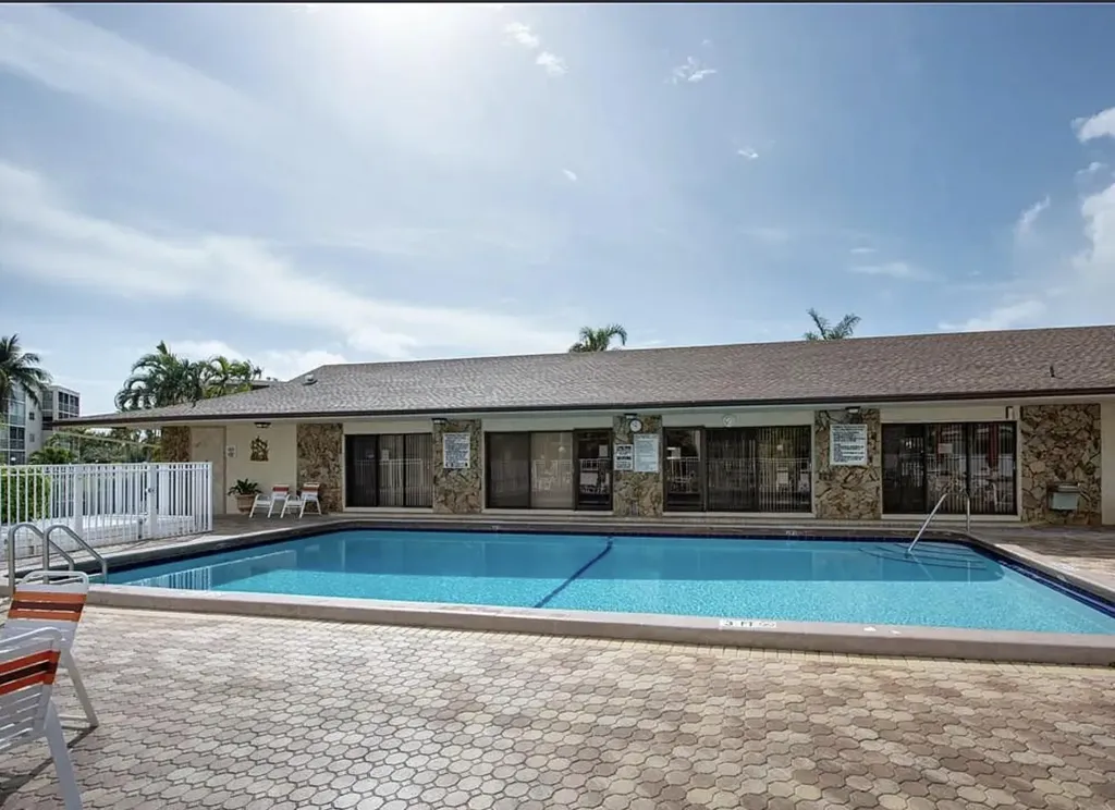 414 SE 10th Street Dania Beach FL 33004