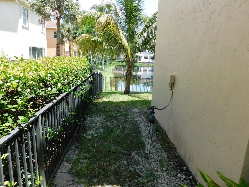 11751 NW 1st Street Plantation FL 33325