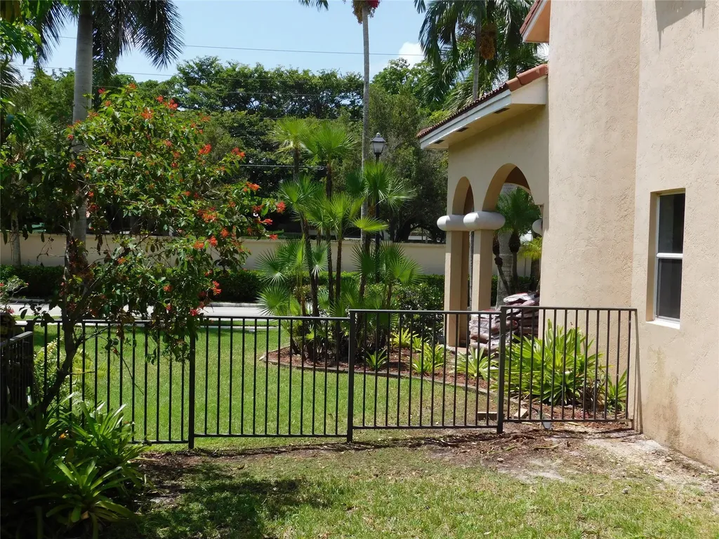 11751 NW 1st Street Plantation FL 33325
