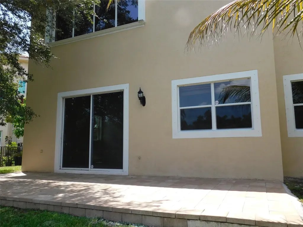 11751 NW 1st Street Plantation FL 33325