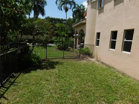 11751 NW 1st Street Plantation FL 33325