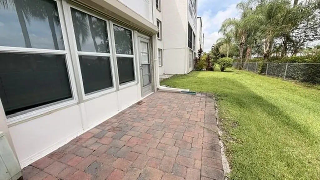 24 Abbey Lane Delray Beach FL 33446