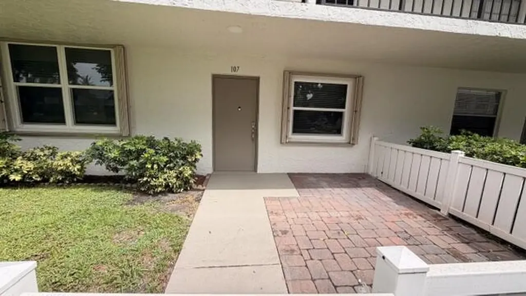 24 Abbey Lane Delray Beach FL 33446
