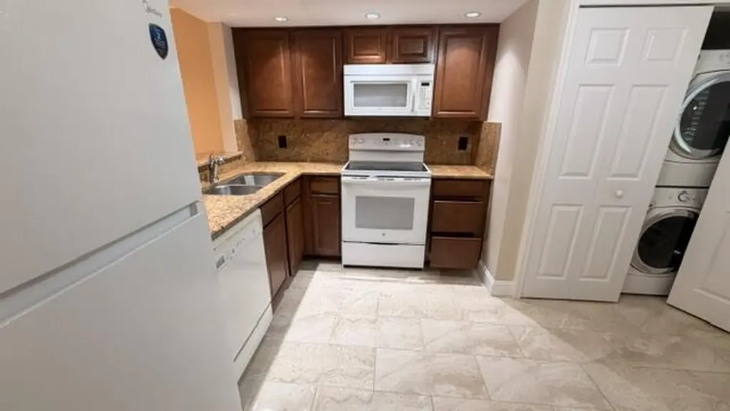 24 Abbey Lane Delray Beach FL 33446