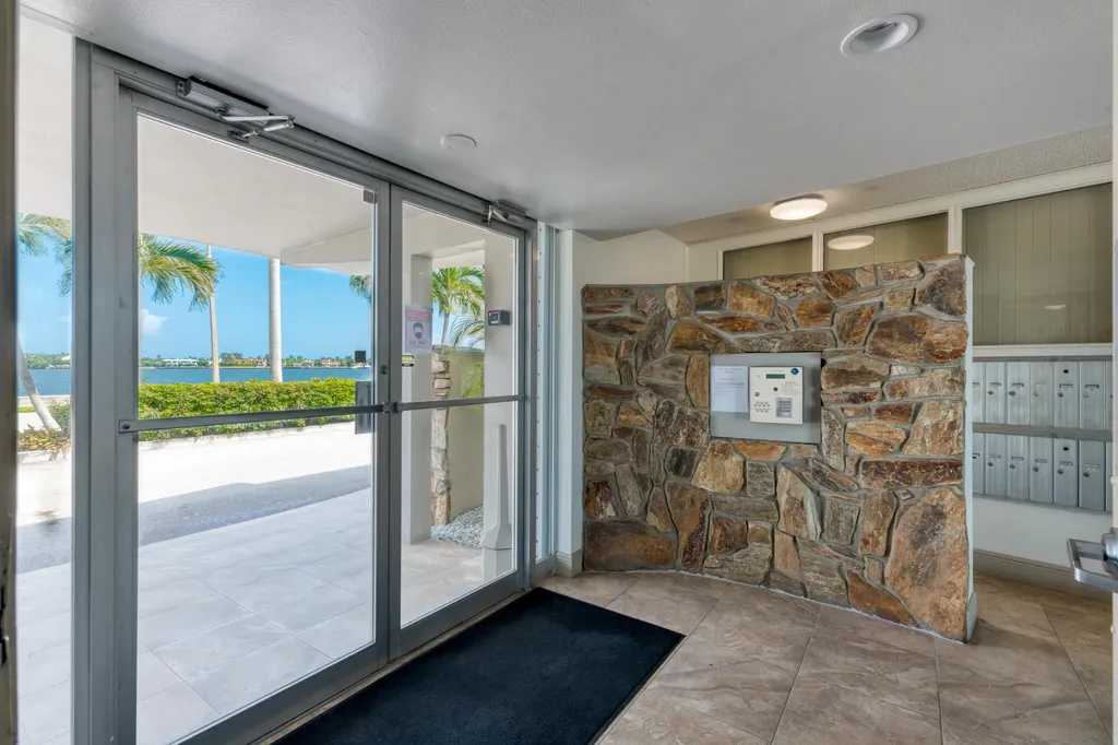 1527 S Flagler Drive S West Palm Beach FL 33401