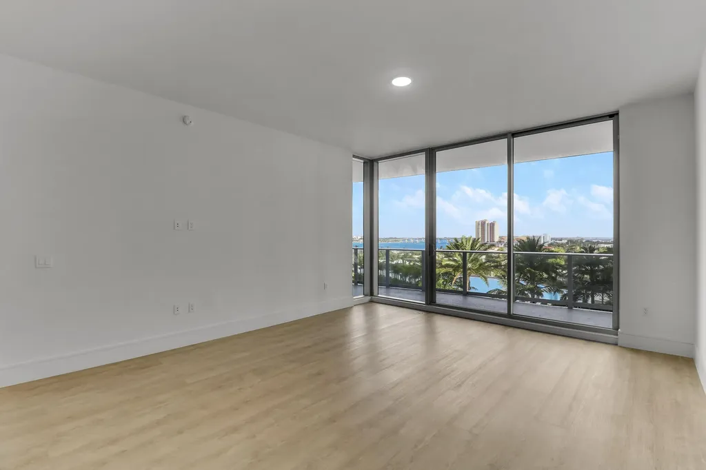 220 Lake Shore Drive West Palm Beach FL 33403
