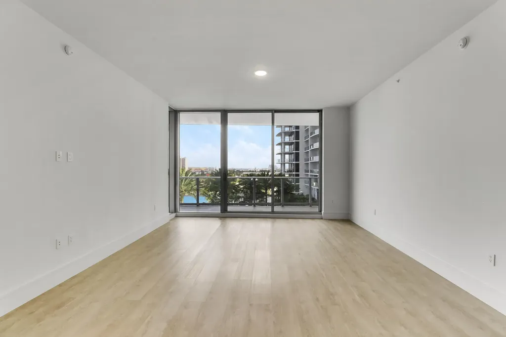 220 Lake Shore Drive West Palm Beach FL 33403