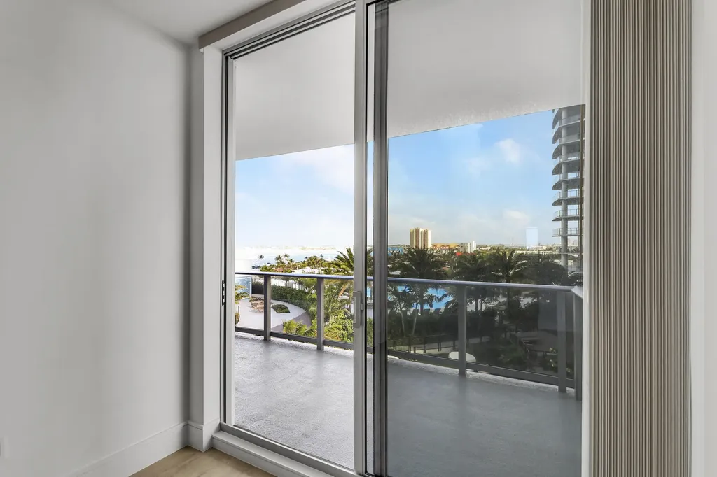 220 Lake Shore Drive West Palm Beach FL 33403
